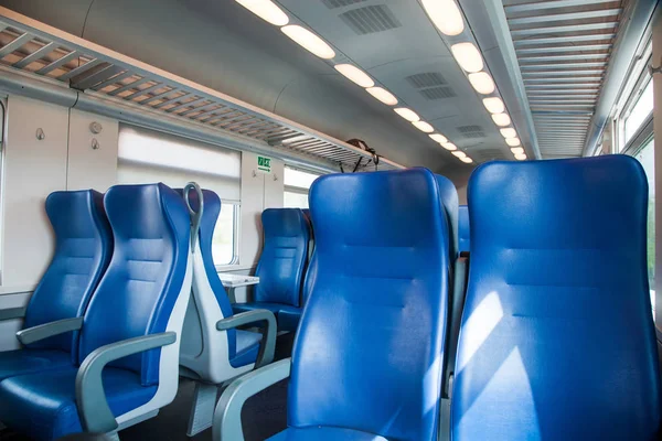 Tren vagonu boş sandalye ile iç — Stok fotoğraf