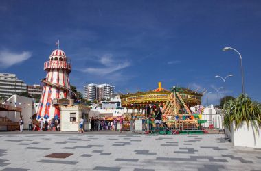 Bournemouth, İngiltere - 1 Haziran, 2017: Bournemouth beach iskelesinden ve sahil, Dorset, İngiltere