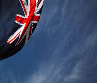 Union jack bayrakları rüzgarda