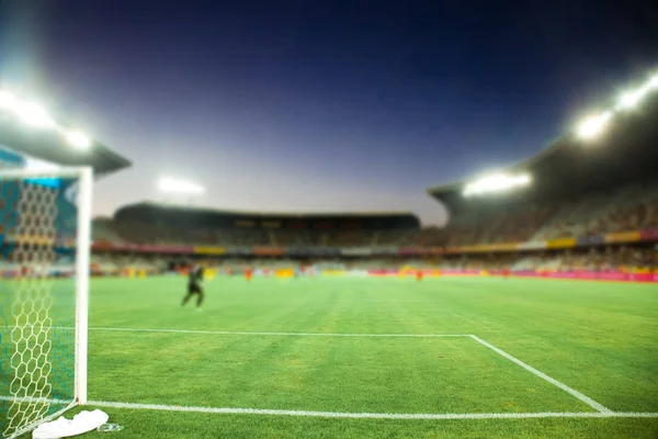 Estádio da noite arena campo de futebol desfocado fundo — Fotografia de Stock