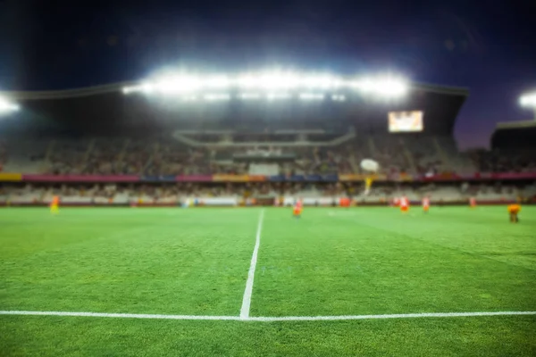 背景をデフォーカス夜のスタジアム アリーナ サッカー場 — ストック写真