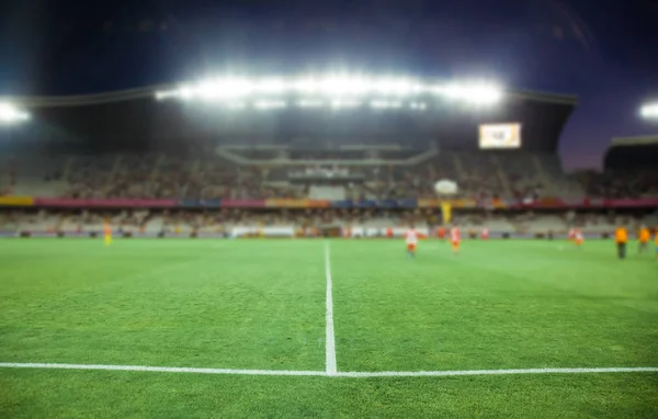 Stadyumu arena futbol sahası akşam arka plan defocused — Stok fotoğraf