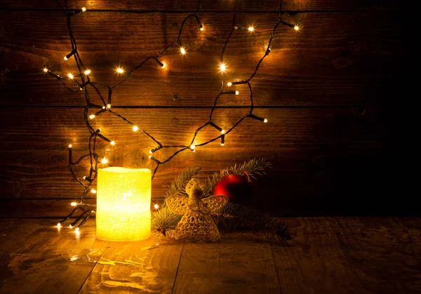 Karácsonyi díszek, és fa háttérben fény — Stock Fotó