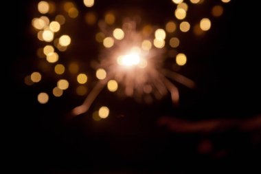 maytap ve Noel ışıkları ahşap arka plan üzerine yazma