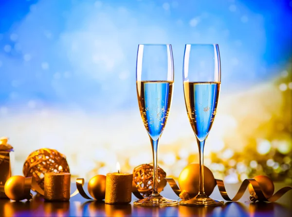 Two champagne glasses against holiday lights and fireworks - new — Stock Photo, Image