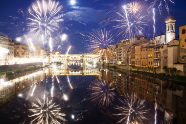 Florence, İtalya - patlayıcı firewo yeni yıl kutlama
