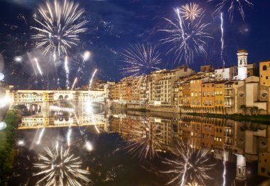 Florence, İtalya - patlayıcı firewo yeni yıl kutlama