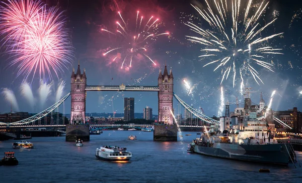 Tower bridge with fireworks, celebration of the New Year in Lond — Stock Photo, Image