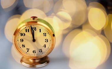 Yılbaşı gece yarısı - saat saat on iki yönünde tatil li ile