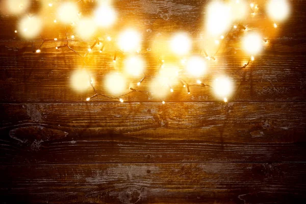 Lumières de Noël sur fond en bois — Photo