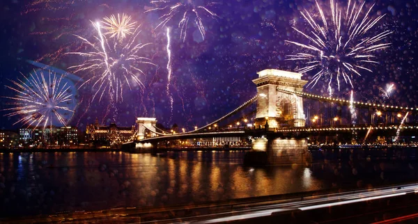 Celebrating New Year in the city - Chain bridge with fireworks o — Stock Photo, Image