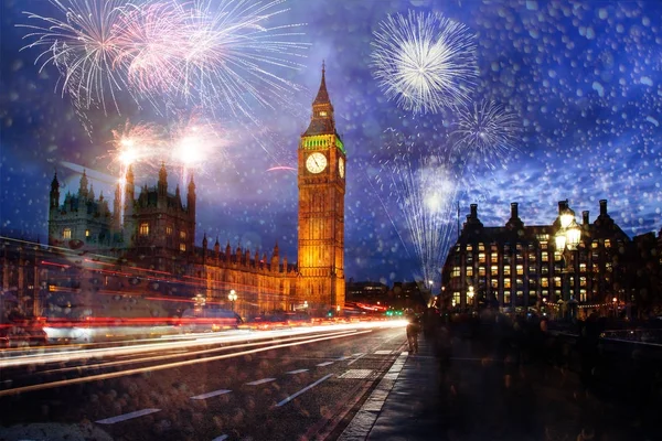 Explosive fireworks display fills the sky around Big Ben. New Ye — Stock Photo, Image