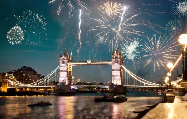 Tower bridge with fireworks, celebration of the New Year in Lond — Stock Photo, Image