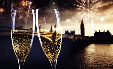 Şampanya ile toasting City - yeni yıl kutlama