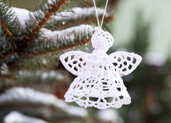 Haak engel op kerstboom — Stockfoto