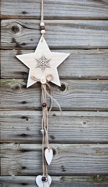 Vintage wooden christmas decoration hanging - rustic holiday bac — стоковое фото