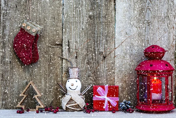 Decoraciones navideñas vintage con copyspace sobre fondo de madera — Foto de Stock
