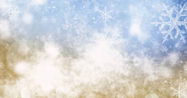 Wazig bokeh achtergrond van kerstverlichting en sneeuwvlokken — Stockfoto
