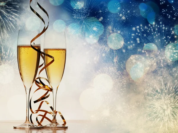 Două pahare de șampanie cu panglici împotriva luminilor de vacanță și Fi — Fotografie, imagine de stoc