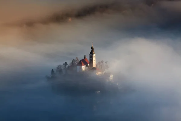 Καταπληκτική ανατολή του ηλίου σε Λίμνη Μπλεντ από Ojstrica άποψη, Σλοβενία, — Φωτογραφία Αρχείου