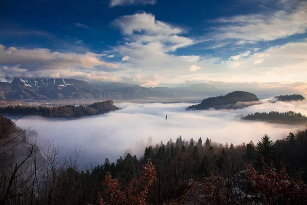 スロベニア Ojstrica 観点からブレッド湖の素晴らしい日の出, — ストック写真