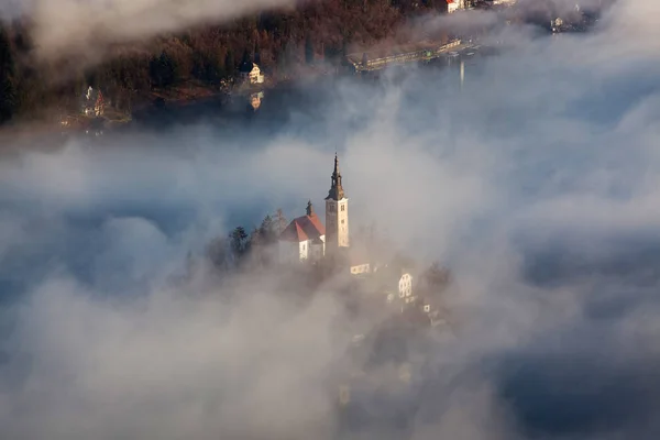 Fantastiska sunrise på sjön Bled ur Ojstrica synvinkel, Slovenien, — Stockfoto