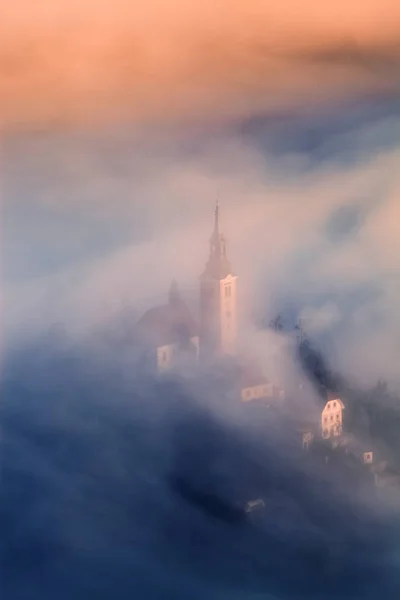 Incrível nascer do sol no lago Bled do ponto de vista de Ojstrica, Eslovênia , — Fotografia de Stock