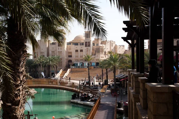 DUBAI, Emiratos Árabes Unidos - FEBRERO 2018: Vista de la Madinat Zoco Jumeirah. M — Foto de Stock