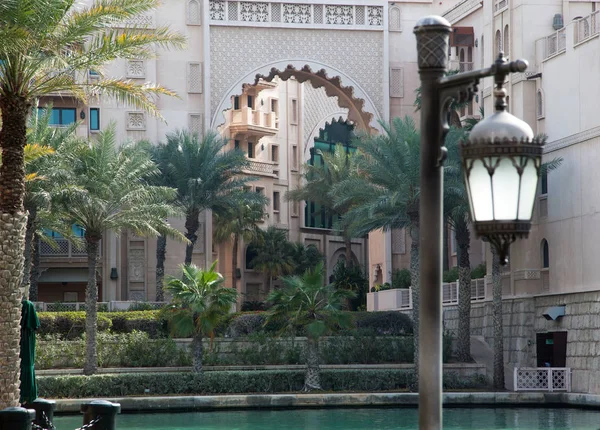 DUBAI, Emiratos Árabes Unidos - FEBRERO 2018: Vista de la Madinat Zoco Jumeirah. M — Foto de Stock