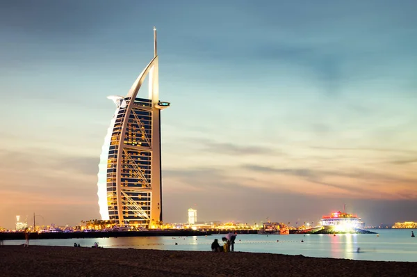 Dubai, Verenigde Arabische Emiraten - februari 2018:'s werelds eerste zeven sterren luxe Rechtenvrije Stockafbeeldingen