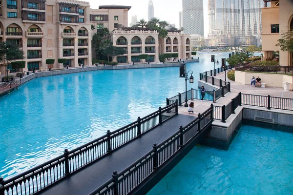 Dubaj, Spojené arabské emiráty - února 2018: Hotel Souk al Bahar a nákupní mal — Stock fotografie