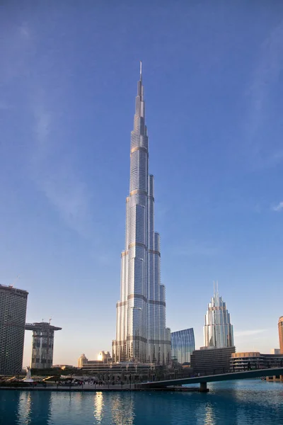 DUBAI, UAE - FEBRUARY 2018: Burj Khalifa, world's tallest tower, — Stock Photo, Image