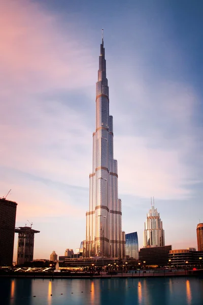 Dubaj, Emiráty - února 2018: Věž světě nejvyšší Burj Khalifa, — Stock fotografie