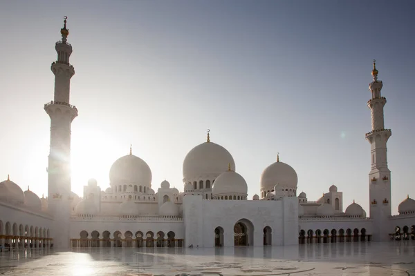 Большая мечеть Шейха Зайеда, Абу-Даби, ОАЭ — стоковое фото