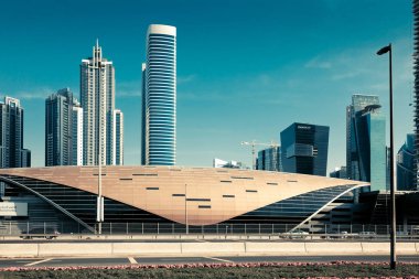 Dubai, Birleşik Arap Emirlikleri-Şubat, 2018:View modern skyscra üzerinde