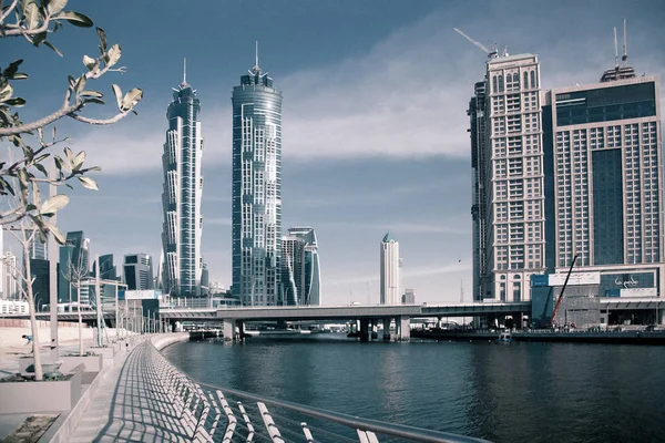 モダンな skyscra のドバイ、アラブ首長国連邦-2 月、2018:View — ストック写真