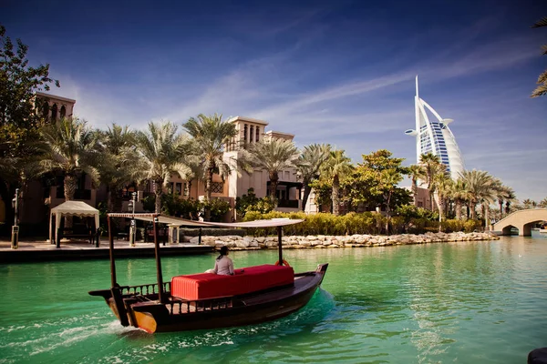 Dubai, Birleşik Arap Emirlikleri - Şubat, 2018: Görünümü Burj Al Arab, dünya dit '