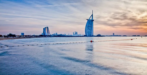 DUBAI, Emirados Árabes Unidos - FEVEREIRO DE 2018: O primeiro luxo de sete estrelas do mundo — Fotografia de Stock
