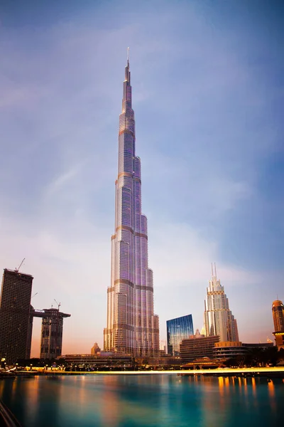 Dubaj, Emiráty - února 2018: Věž světě nejvyšší Burj Khalifa, — Stock fotografie