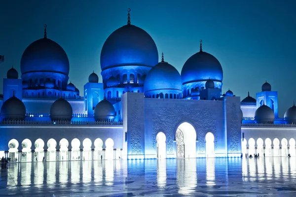 Sheikh zayed grand mosque at dusk, Abu Dhabi, UAE — Stock Photo, Image