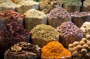 Arap Baharatları Dubai, BAE 'deki Souk Madinat Jumeirah pazarında