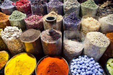 Arap Baharatları Dubai, BAE 'deki Souk Madinat Jumeirah pazarında
