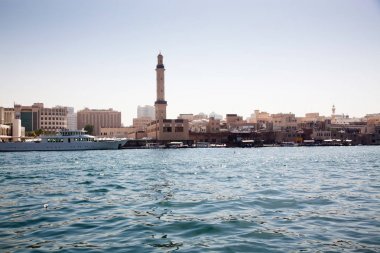 Dubai, Birleşik Arap Emirlikleri-Şubat 2018: Geleneksel Abra geçiş Dub feribotlar