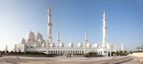 Большая мечеть Шейха Зайеда, Абу-Даби, ОАЭ — стоковое фото