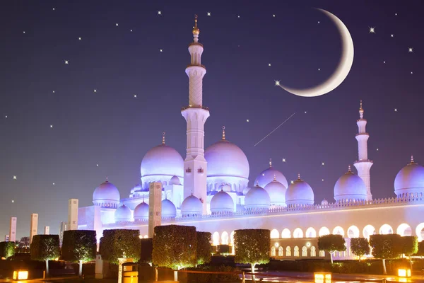 Velké mešity šejka Zayeda za soumraku, Abú Dhabí, Spojené arabské emiráty — Stock fotografie