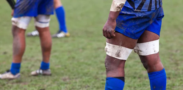 Giocatore Rugby Che Prepara Calciare Palla Ovale Durante Partita — Foto Stock