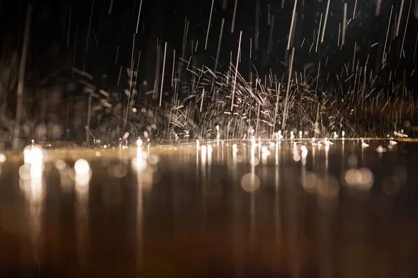 Regenhintergrund Nachts Beleuchtet Zeitlupe — Stockfoto