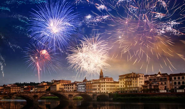 Feuerwerk über Florenz Silvesterziel — Stockfoto