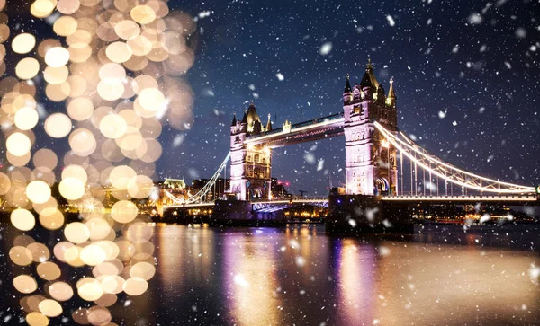 Snowing in london - winter in the city — Stock Photo, Image