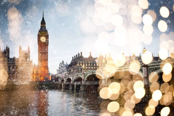 Snowing in london - winter in the city — Stock Photo, Image